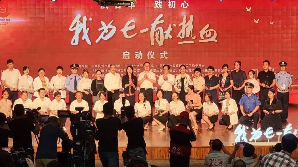 金刚鹦鹉逃生
